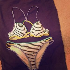 Cute stripe bikini!